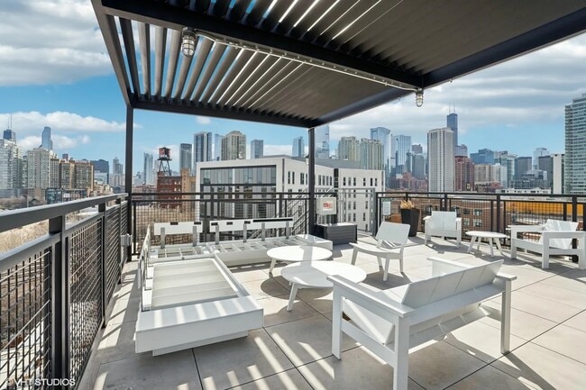 Building Photo - 525 N Halsted St