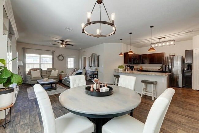 Building Photo - 5808 Ronee Leah Dr