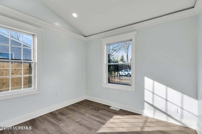 Building Photo - 905 Harrison Rd