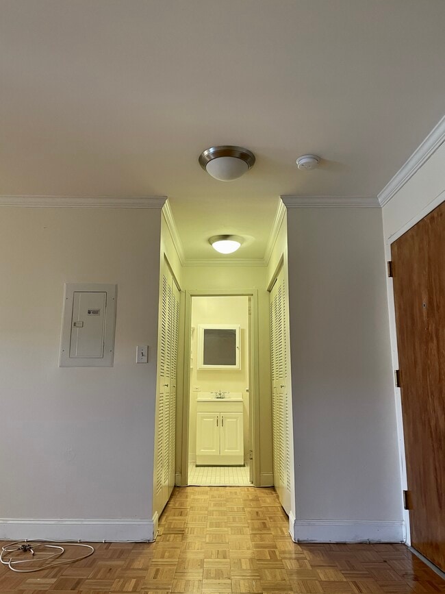 Building Photo - 1111 River Rd