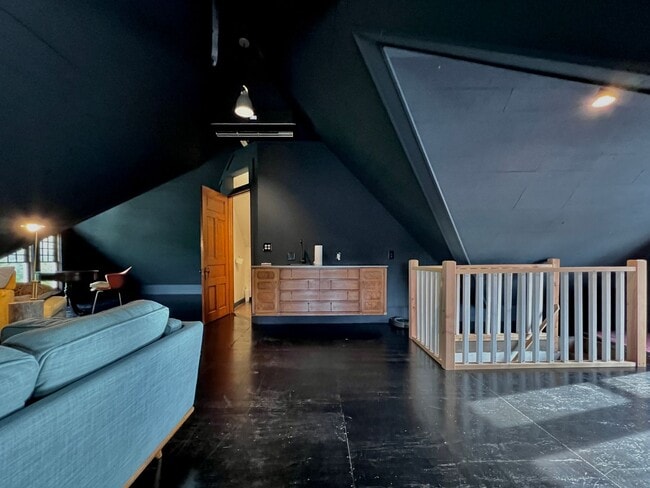 Building Photo - Victorian Gem in the Heart of Downtown – F...