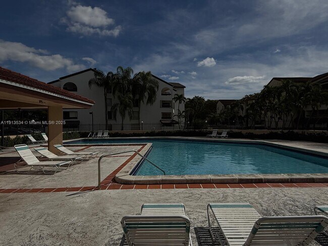 Building Photo - 9015 SW 125th Ave