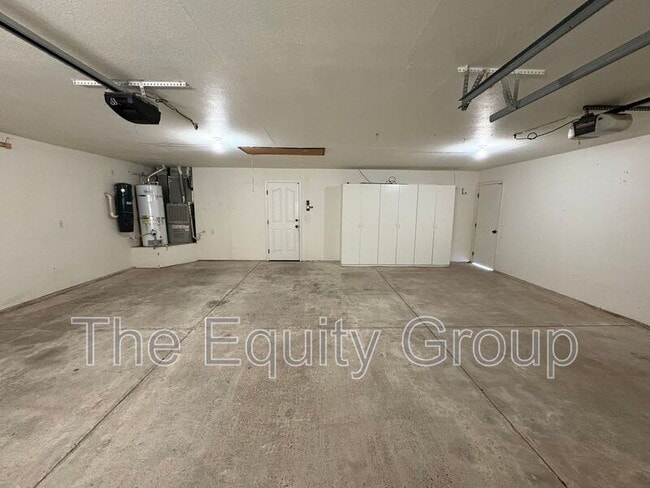 Building Photo - 2511 S Peppertree St