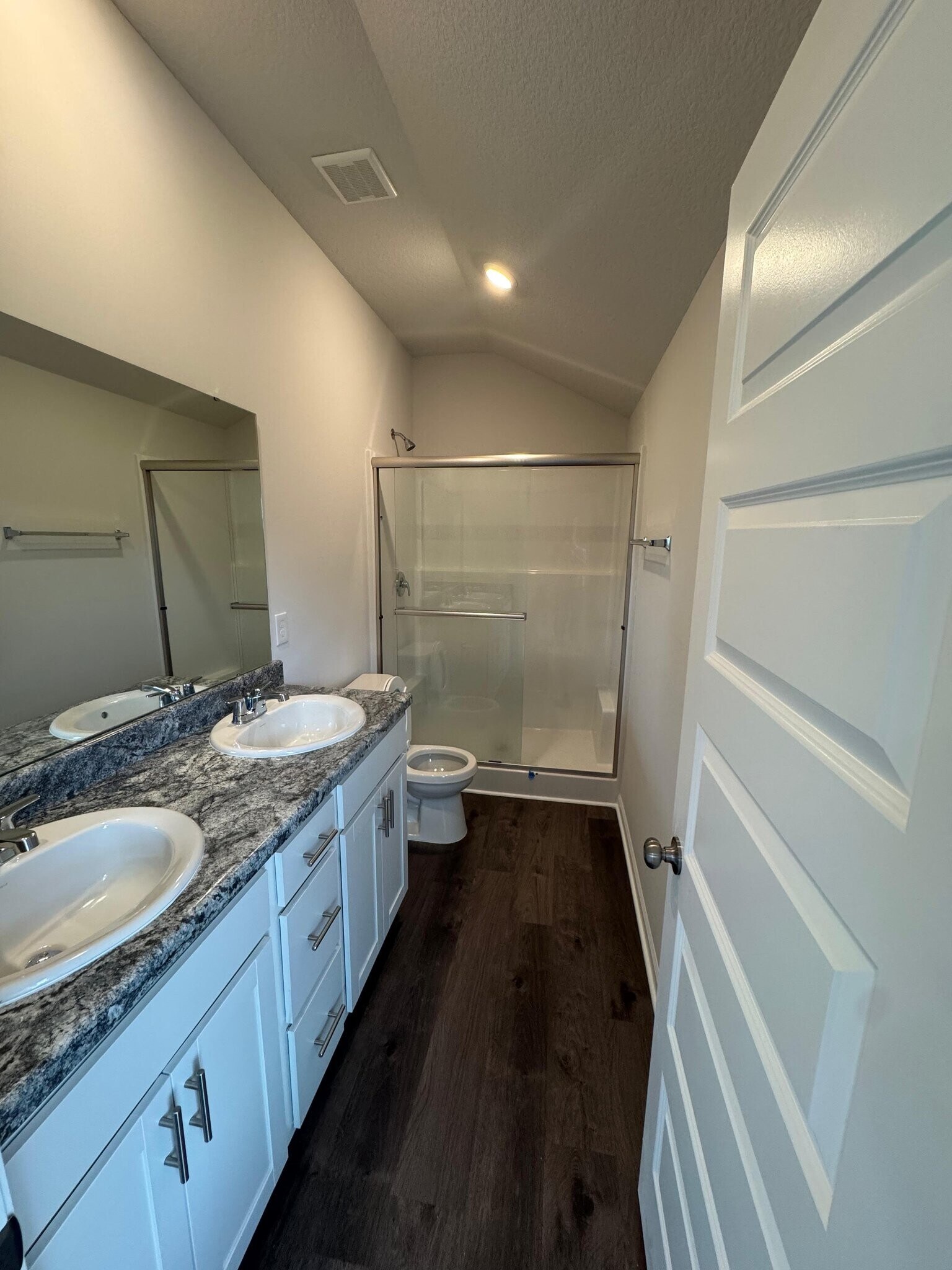 Building Photo - 518 N Pear St