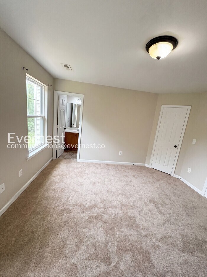 Building Photo - 2342 Silver Fox Way