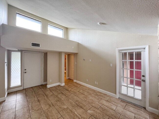 Building Photo - 3843