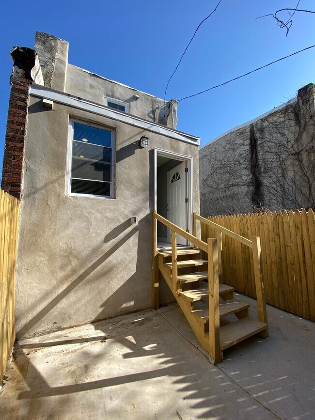 Building Photo - 5404 Delancey St