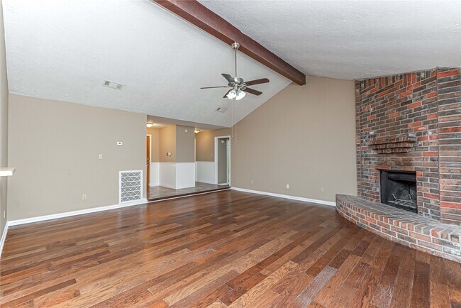 Building Photo - 16778 Glen Eagle Dr N