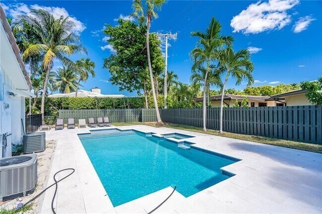 Building Photo - 4620 NE 25th Ave