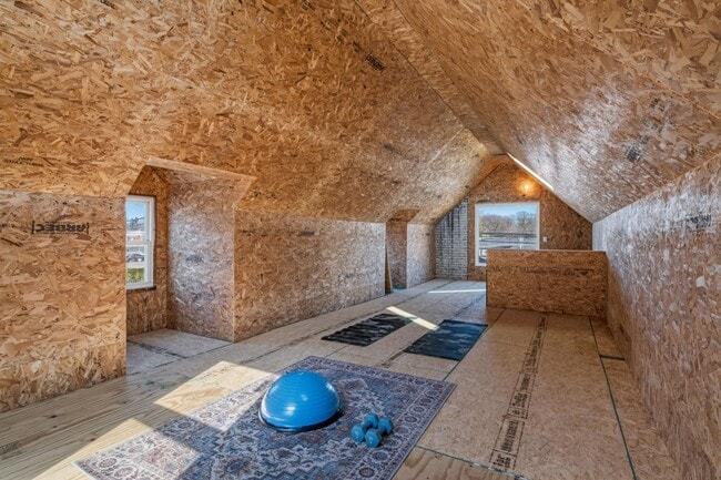 Building Photo - 13621 Vernon St