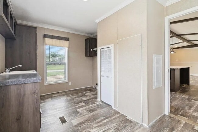 Building Photo - 52 Vacation St