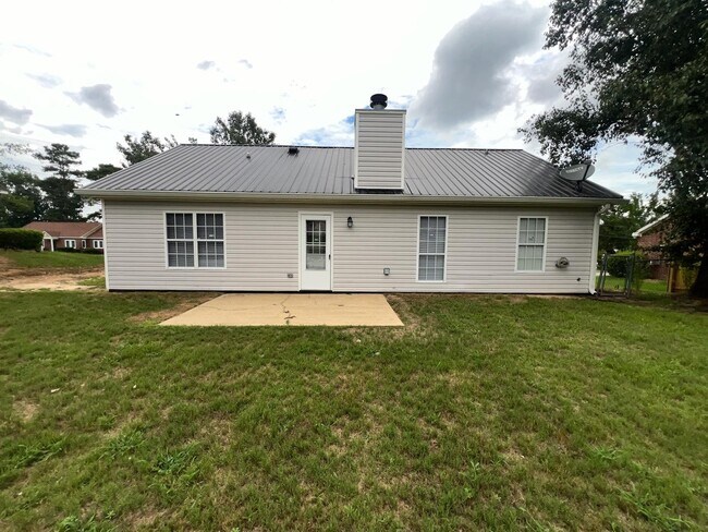 Building Photo - 6048 Buxton Dr