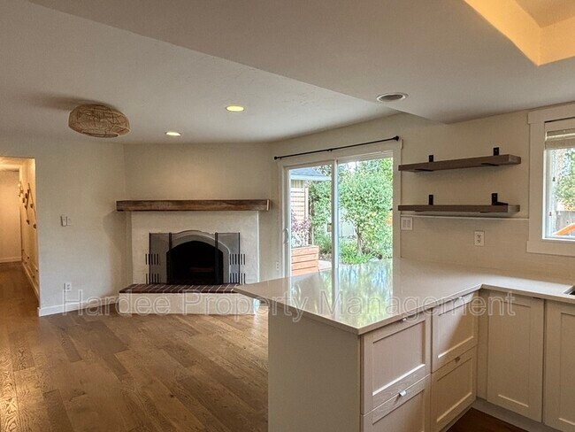 Building Photo - 3511 N Barberry Dr