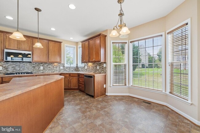 Building Photo - 9036 Woodpecker Ct