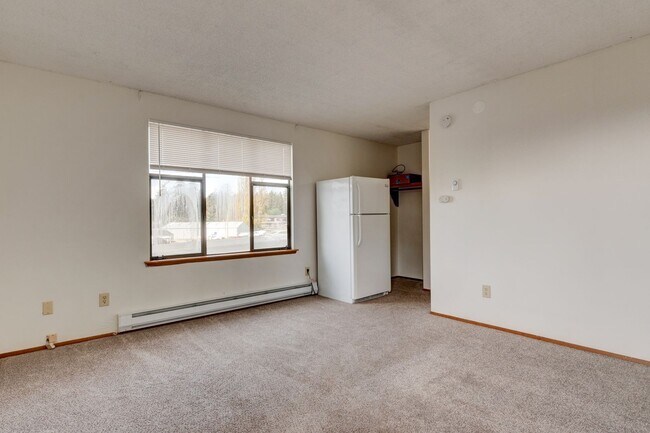 Building Photo - 33020 State Rte 20