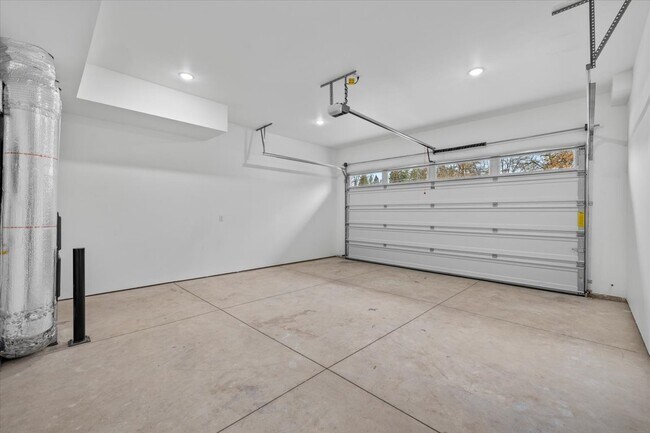 Building Photo - 208 Bogey Ln