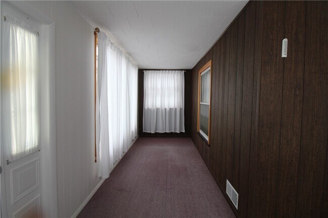 Building Photo - 213-215-215 Conhocton St