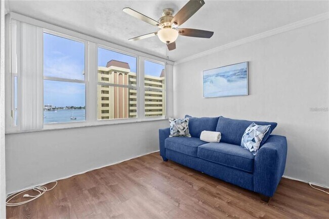 Building Photo - 4550 Cove Cir