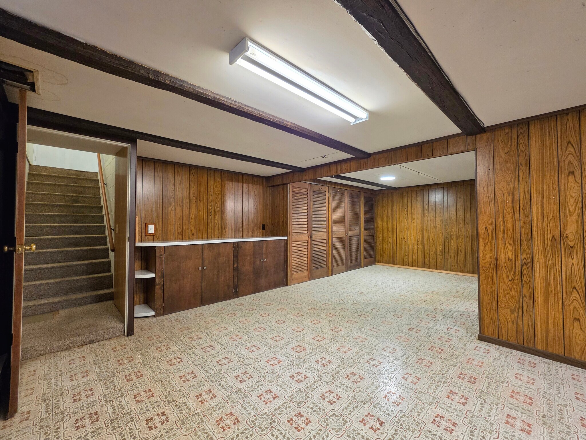 Building Photo - 2 Colonial Ave