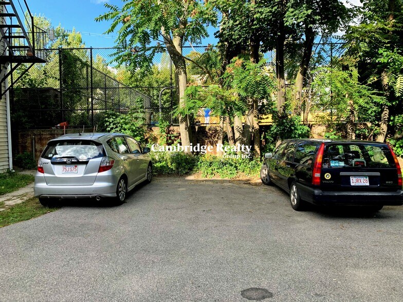 Building Photo - 70 Craigie St