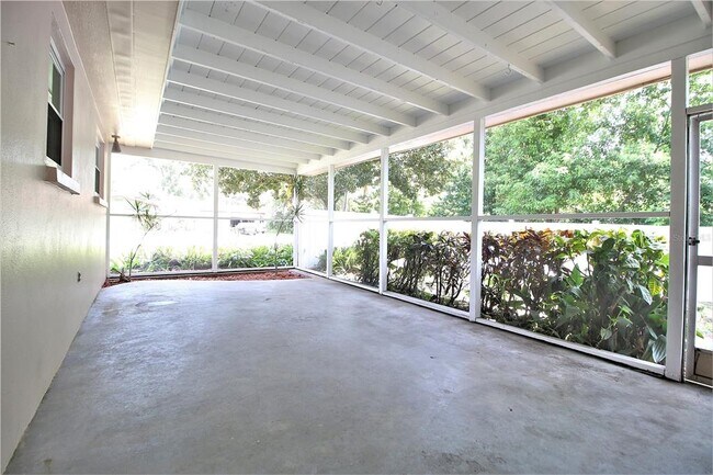 Building Photo - 1001 Brookside Dr