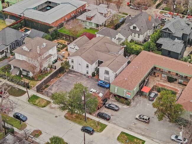 Building Photo - 421 Emerson St