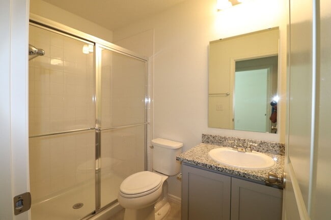 Building Photo - 3/2.5/1 Town Home with community pool!