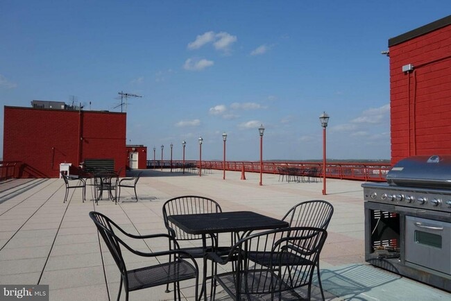 Building Photo - 801 N Pitt St