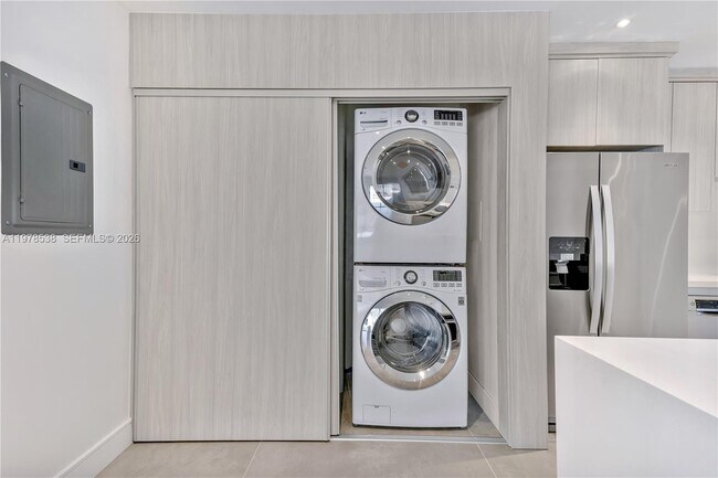 Building Photo - 2616 Carambola Cir N