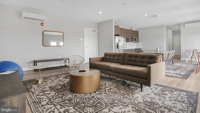 Building Photo - 1111 Orren St NE