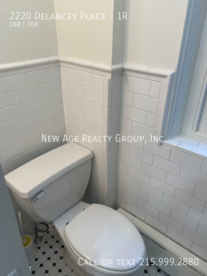 Building Photo - 2220 Delancey St