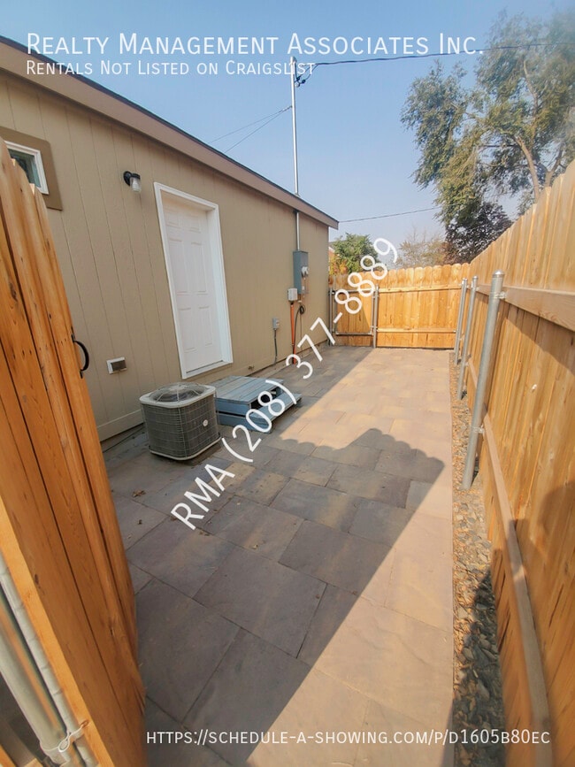 Building Photo - 320 S 2nd Ave