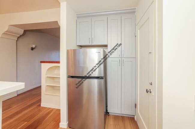 Building Photo - 27 Excelsior Ct