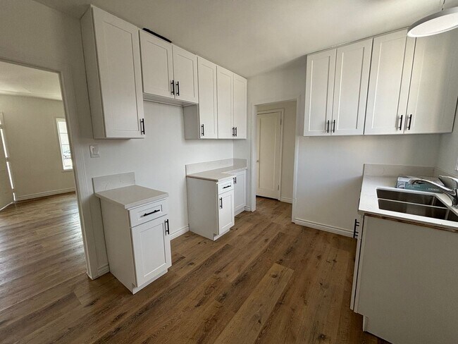 Building Photo - Foothill, 7424