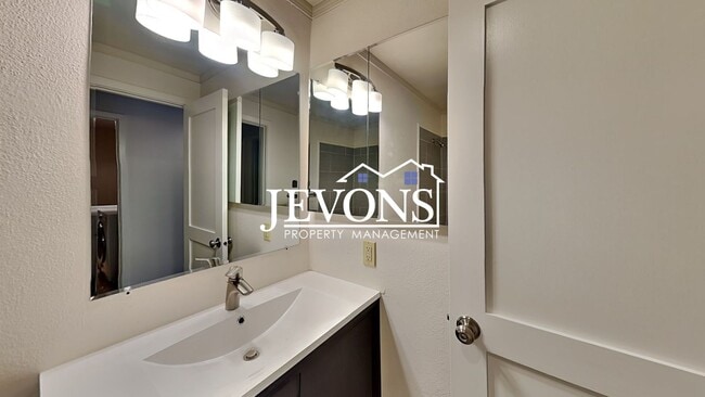 Building Photo - Top-floor 2-level condo with brand-new kitchen and ensuite bath – Utilities and internet included...