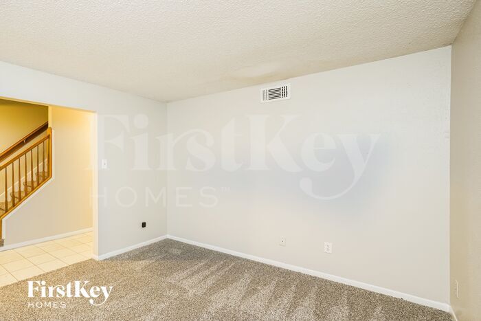 Building Photo - 8010 Goldengrove Dr