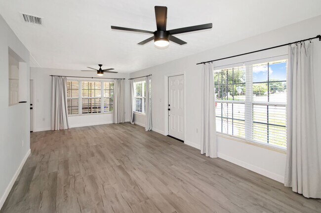 Building Photo - East Gate Annual Home for Rent