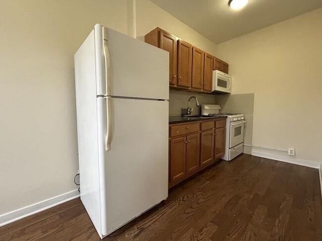 Building Photo - 0 bedroom in Chicago IL 60646