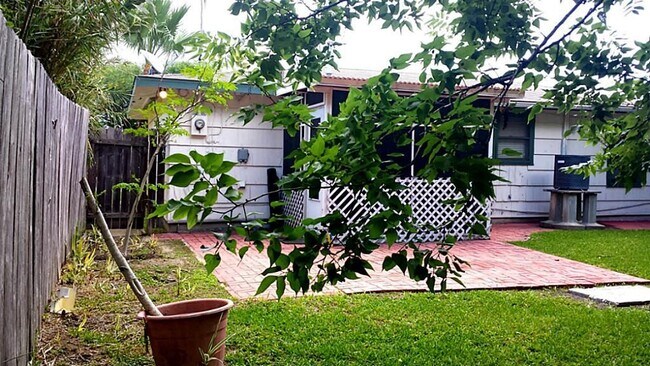 Building Photo - 19 Lyncrest Dr