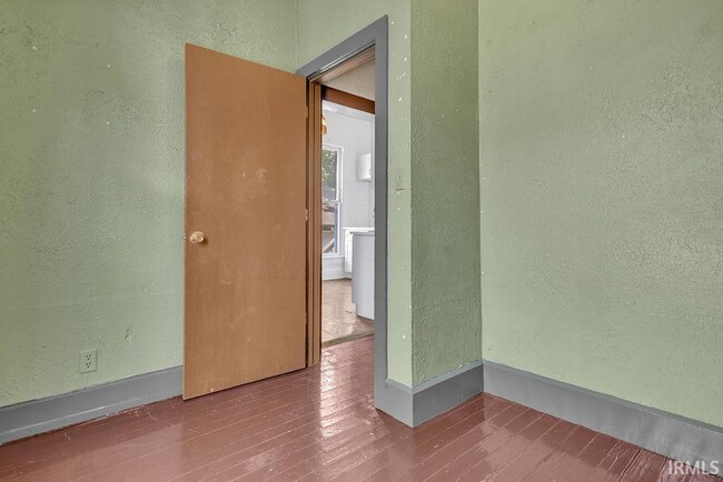 Building Photo - 317 E Smith Ave