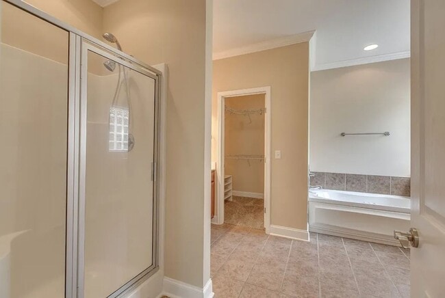 Building Photo - FOR LEASE- CONDO, WALKING DISTANCE TO MTSU CAMPUS!