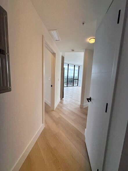 Building Photo - 4314 SW 49th Ct