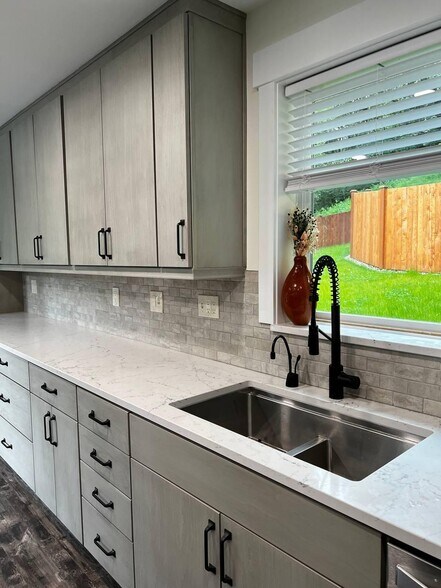 Even more kitchen - 10526 111th Ave NE