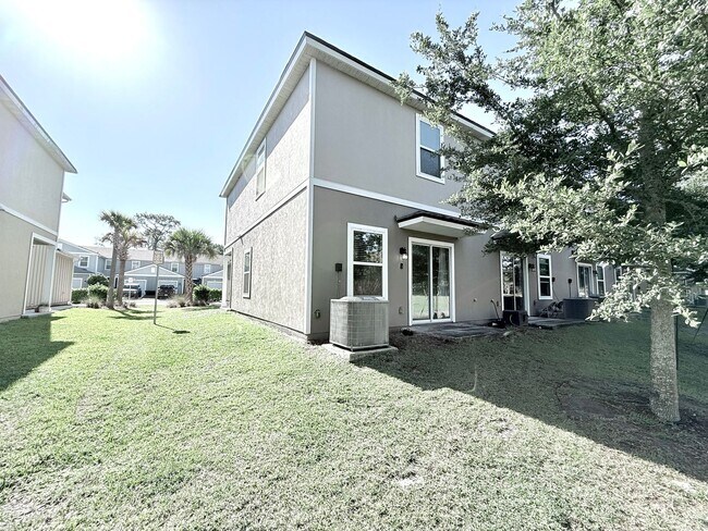 Building Photo - Newer Townhome in Ideal Location