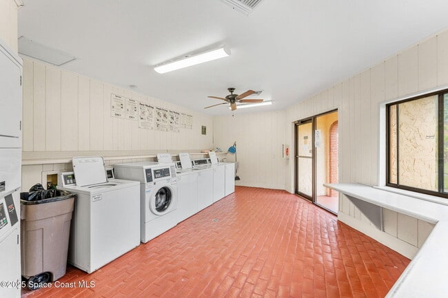 Building Photo - 251 San Juan Cir