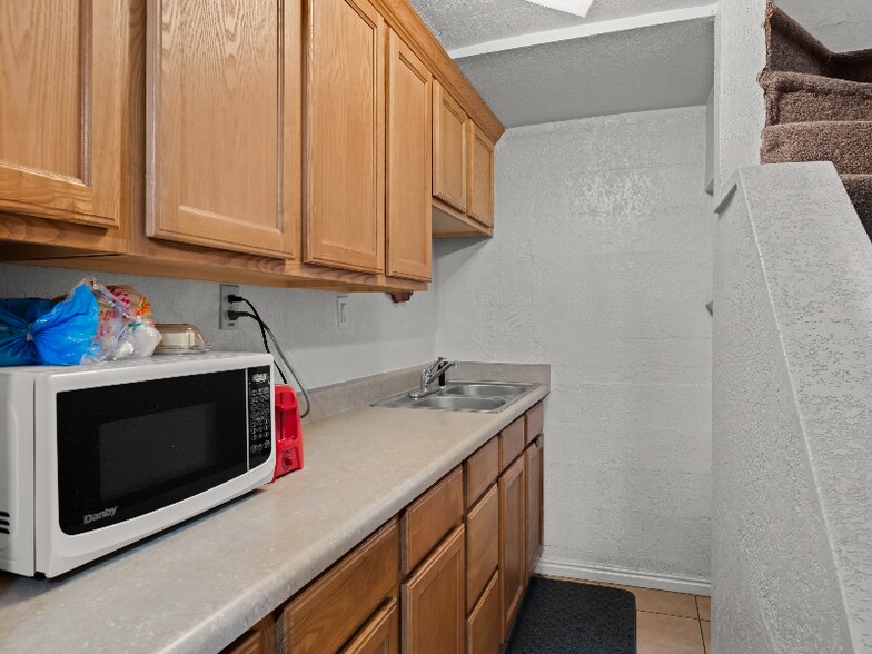 Building Photo - 544 E 600 N