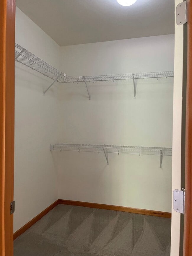 Building Photo - Prime Poulsbo location....3 bedroom rambler with bonus or office