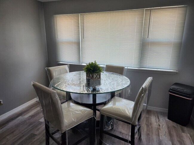 Building Photo - 368 Luella Ave