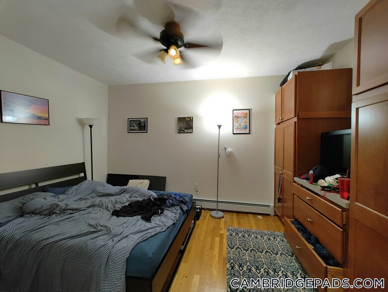 Building Photo - 1054 Cambridge St