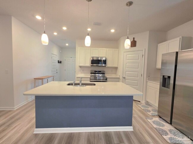 Building Photo - 6621 Sun Tree Cir